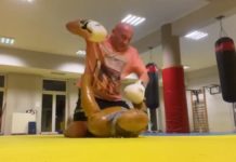 Marcin Najman prezentuje, jak pokona Taxi Złotówę. Starczyło mu siły na 30 sekund 'walki' [WIDEO]
