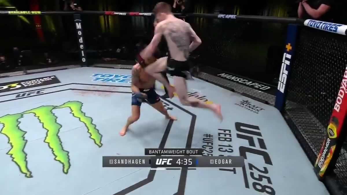 UFC: Brutalny nokaut latającym kolanem! Walka trwała 28 sekund [WIDEO]