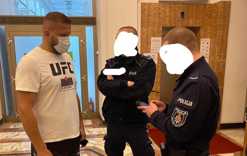 Marcin Tybura nie może normalnie przygotowywać się do walki. Policja utrudnia treningi: "Nie wiem, jak to będzie wyglądać. To jest jakiś absurd"